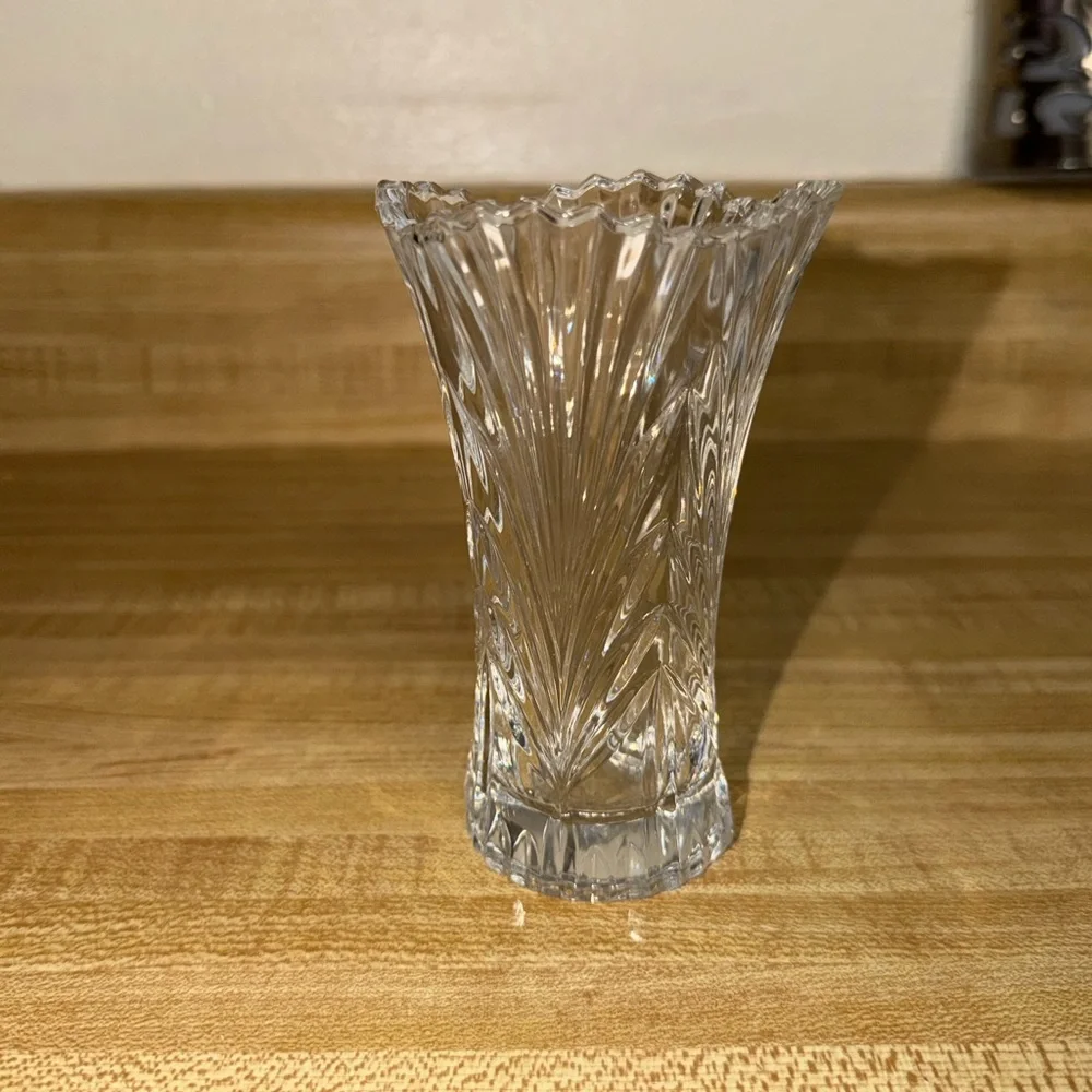 Mikasa Accent clear cut bud vase Elegant‎ Clear Glass Vase